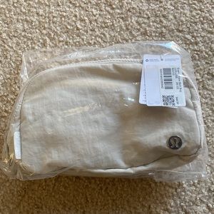NWT LAST ONE Lululemon White Opal Everywhere Belt Bag